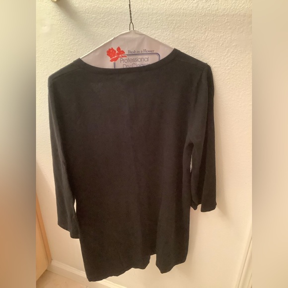 Like New Sweater lightweight Tunic style Gorgeous looking - Picture 3 of 4